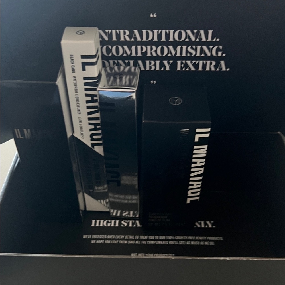 IL MAKIAGE Foundation Duo - Black and Silver